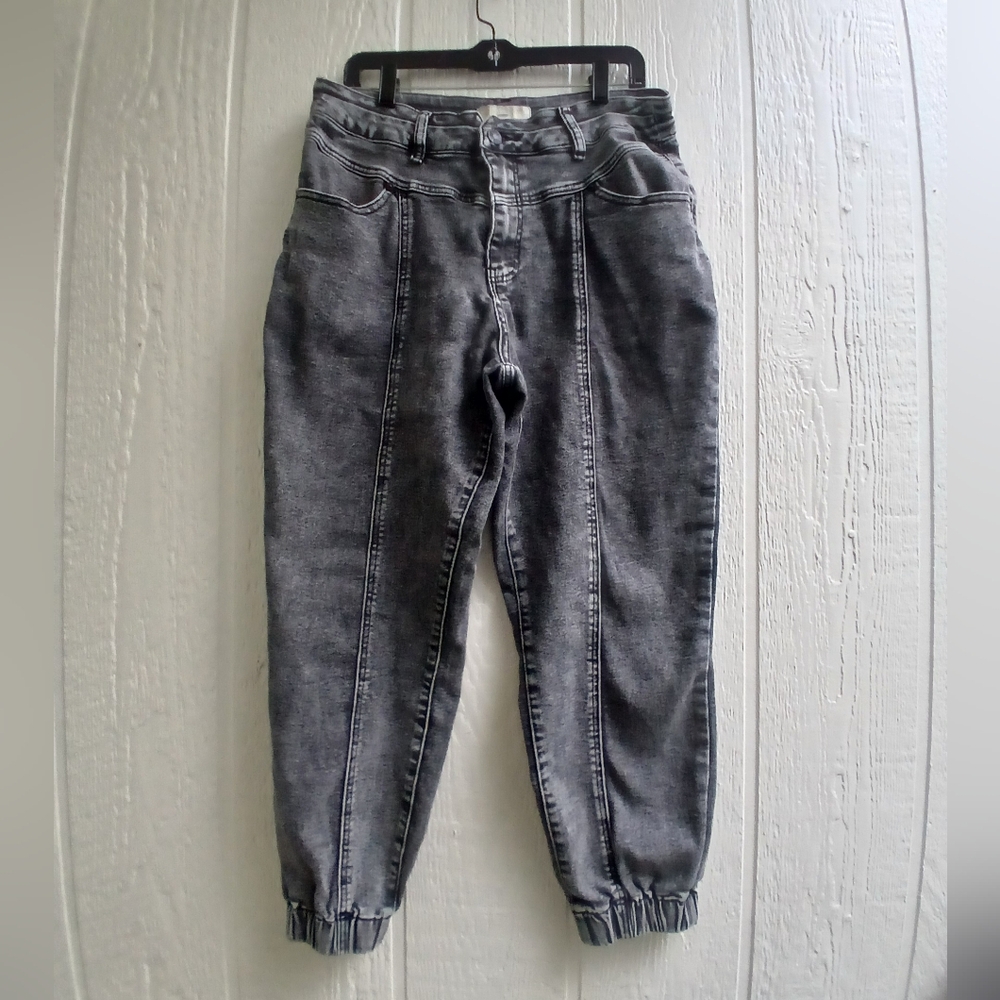 Madden Girl Black Acid Wash Cuffed Ankle Stretchy Pants-